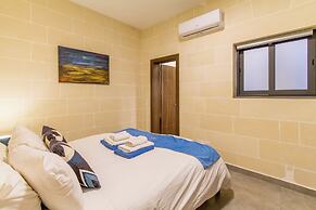 Ta'Siku Gozitan villa + Pool & hot tub