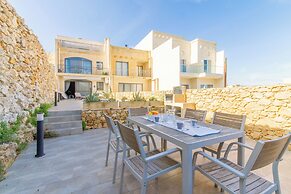 Ta'Siku Gozitan villa + Pool & hot tub