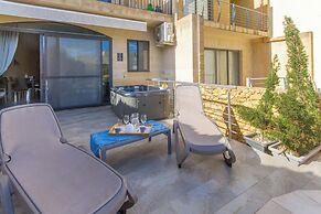 Ta'Siku Gozitan villa + Pool & hot tub