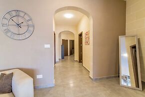 Ta'Siku Gozitan villa + Pool & hot tub