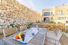 Ta'Siku Gozitan villa + Pool & hot tub