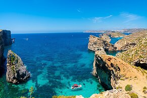 Ta'Siku Gozitan villa + Pool & hot tub