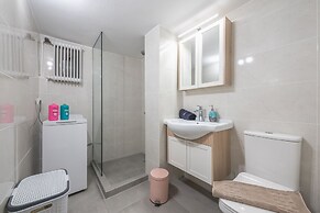 Supreme Suite with balcony by Cloudkeys