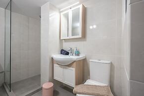 Supreme Suite with balcony by Cloudkeys