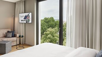 June Six Berlin City West