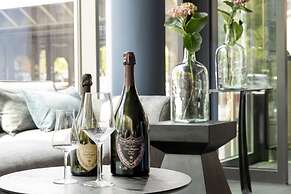 June Six Berlin City West