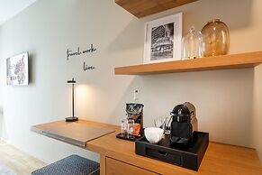 June Six Berlin City West