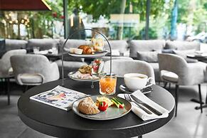 June Six Berlin City West