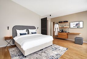 June Six Berlin City West