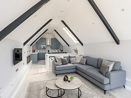 The Avilion Boathouse