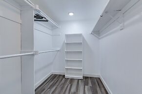 Stunning Golf And Water Views With Large Patio! Biltmore Terrace! 1 Be