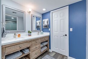 Stunning Golf And Water Views With Large Patio! Biltmore Terrace! 1 Be