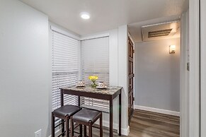 Stunning Golf And Water Views With Large Patio! Biltmore Terrace! 1 Be