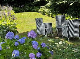 James Pharmacy Bed & Breakfast