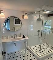 James Pharmacy Bed & Breakfast