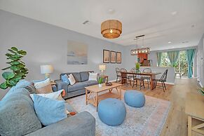 Spacious and Modern Townhome! Close to Attractions and Conventions Cen