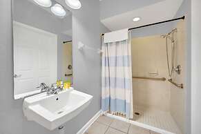 Spacious and Modern Townhome! Close to Attractions and Conventions Cen