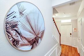 Spacious and Modern Townhome! Close to Attractions and Conventions Cen