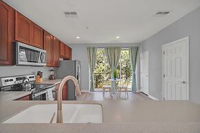 Spacious and Modern Townhome! Close to Attractions and Conventions Cen