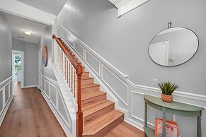 Spacious and Modern Townhome! Close to Attractions and Conventions Cen