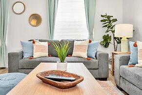 Spacious and Modern Townhome! Close to Attractions and Conventions Cen