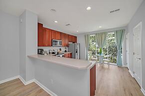 Spacious and Modern Townhome! Close to Attractions and Conventions Cen