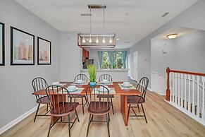 Spacious and Modern Townhome! Close to Attractions and Conventions Cen