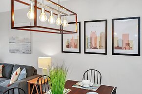 Spacious and Modern Townhome! Close to Attractions and Conventions Cen