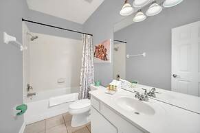 Spacious and Modern Townhome! Close to Attractions and Conventions Cen