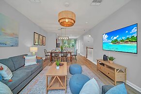 Spacious and Modern Townhome! Close to Attractions and Conventions Cen