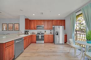 Spacious and Modern Townhome! Close to Attractions and Conventions Cen