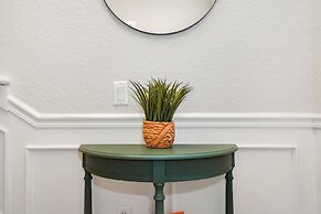 Spacious and Modern Townhome! Close to Attractions and Conventions Cen