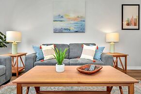 Spacious and Modern Townhome! Close to Attractions and Conventions Cen