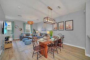 Spacious and Modern Townhome! Close to Attractions and Conventions Cen