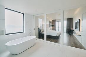 Hotel Soleil Ha Long, Trademark Collection by Wyndham