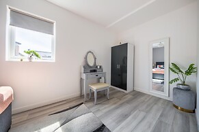 Ash View Place 4 -heathrow - Thorpe Park - Free Parking