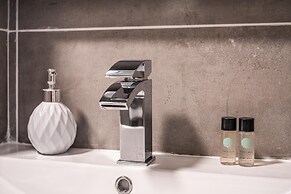 Ash View Place 4 -heathrow - Thorpe Park - Free Parking