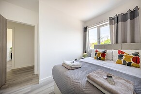 Ash View Place 4 -heathrow - Thorpe Park - Free Parking