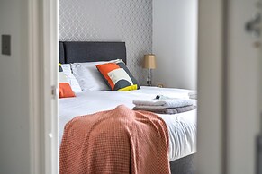 Ash View Place 4 -heathrow - Thorpe Park - Free Parking