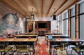 25hours Hotel Jakarta The Oddbird