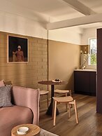 The Isla & Casita Motel
