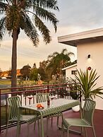 The Isla & Casita Motel