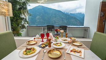 Tree of Life Eila Art Hotel