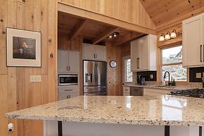 Innsbrook Cabin 4 Bedroom Cabin by RedAwning