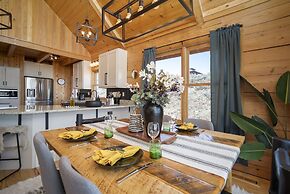 Innsbrook Cabin 4 Bedroom Cabin by RedAwning