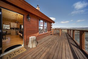 Innsbrook Cabin 4 Bedroom Cabin by RedAwning