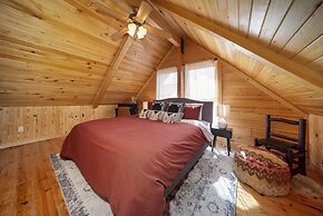 Innsbrook Cabin 4 Bedroom Cabin by RedAwning