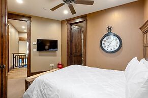 The Timber Lodge 957 7 Bedroom Home by RedAwning