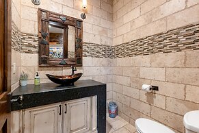 The Timber Lodge 957 7 Bedroom Home by RedAwning