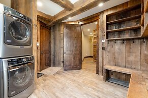 The Timber Lodge 957 7 Bedroom Home by RedAwning